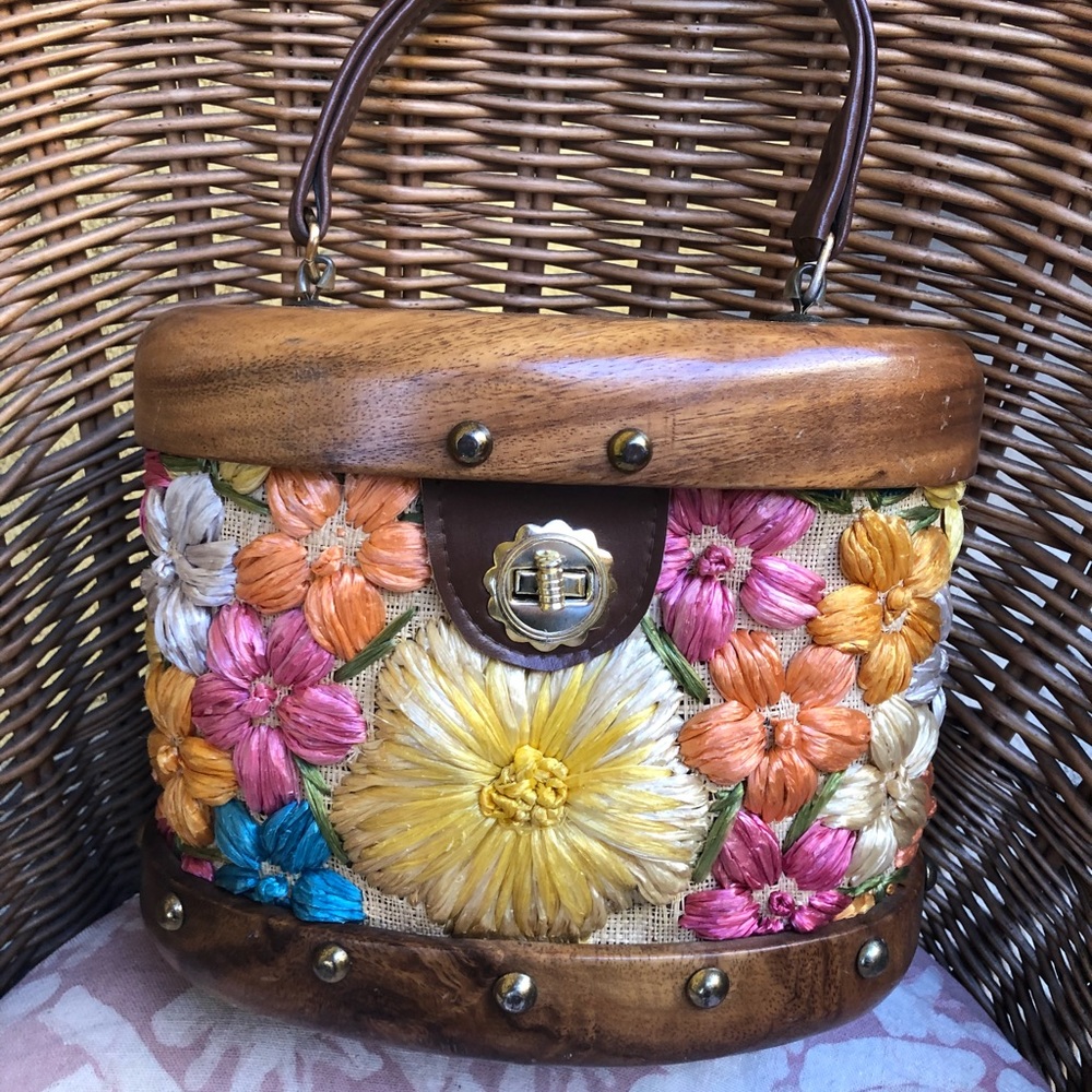 Vintage Flower Straw String Wooden Purse